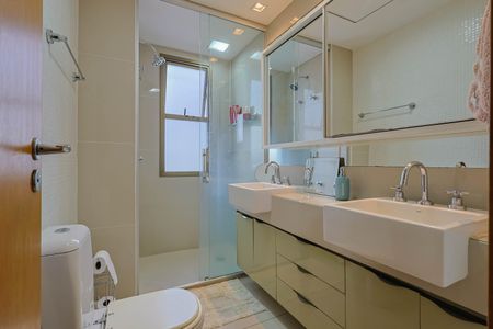 Apartamento à venda com 163m², 4 quartos e 3 vagasBanheiro da Suíte 2