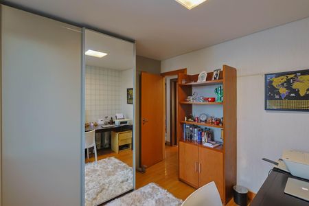 Apartamento à venda com 163m², 4 quartos e 3 vagasQuarto 2