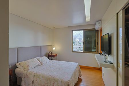 Apartamento à venda com 163m², 4 quartos e 3 vagasSuíte 2