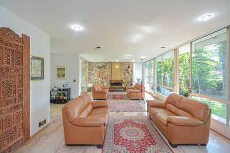 Casa à venda com 639m², 7 quartos e 3 vagas Casa à venda com 639m², 7 quartos e 3 vagasSala