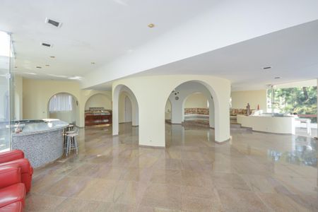 Casa à venda com 639m², 7 quartos e 3 vagas Casa à venda com 639m², 7 quartos e 3 vagasÁrea comum Salão de Festas