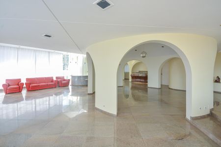 Casa à venda com 639m², 7 quartos e 3 vagas Casa à venda com 639m², 7 quartos e 3 vagasÁrea comum Salão de Festas