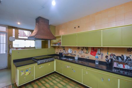 Casa à venda com 639m², 7 quartos e 3 vagas Casa à venda com 639m², 7 quartos e 3 vagasCozinha