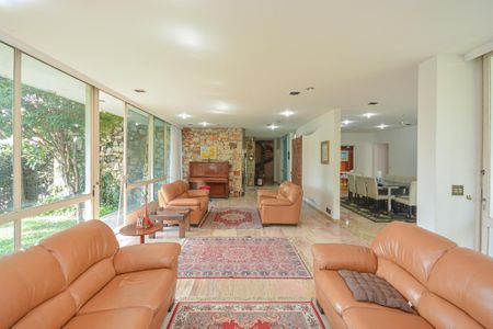 Casa à venda com 639m², 7 quartos e 3 vagas Casa à venda com 639m², 7 quartos e 3 vagasSala