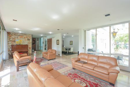 Casa à venda com 639m², 7 quartos e 3 vagas Casa à venda com 639m², 7 quartos e 3 vagasSala