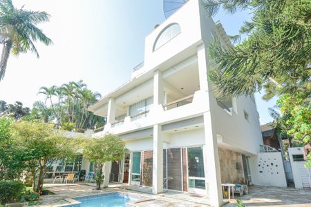 Casa à venda com 639m², 7 quartos e 3 vagas Casa à venda com 639m², 7 quartos e 3 vagasFachada