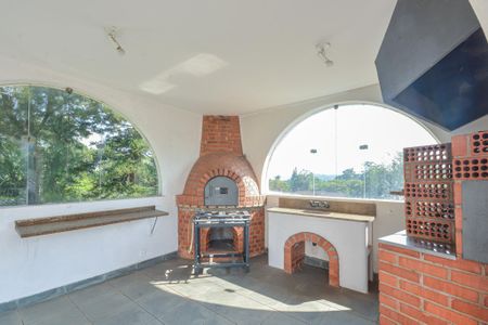 Casa à venda com 639m², 7 quartos e 3 vagas Casa à venda com 639m², 7 quartos e 3 vagasÁrea comum Churrasqueira