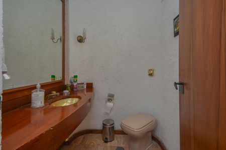 Casa à venda com 639m², 7 quartos e 3 vagas Casa à venda com 639m², 7 quartos e 3 vagasLavabo