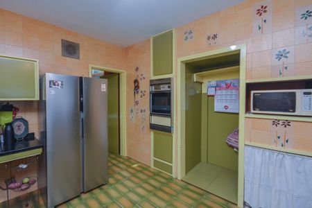 Casa à venda com 639m², 7 quartos e 3 vagas Casa à venda com 639m², 7 quartos e 3 vagasCozinha