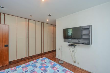 Casa à venda com 639m², 7 quartos e 3 vagas Casa à venda com 639m², 7 quartos e 3 vagasSuíte 2