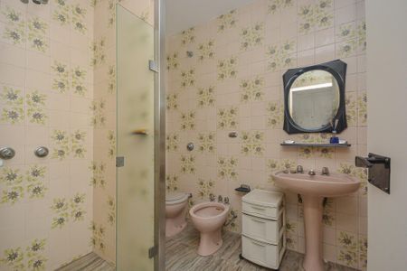 Casa à venda com 639m², 7 quartos e 3 vagas Casa à venda com 639m², 7 quartos e 3 vagasBanheiro