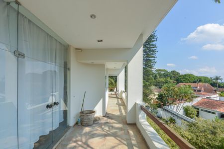 Casa à venda com 639m², 7 quartos e 3 vagas Casa à venda com 639m², 7 quartos e 3 vagasSacada