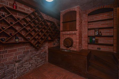 Casa à venda com 639m², 7 quartos e 3 vagas Casa à venda com 639m², 7 quartos e 3 vagasAdega