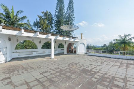 Casa à venda com 639m², 7 quartos e 3 vagas Casa à venda com 639m², 7 quartos e 3 vagasSacada