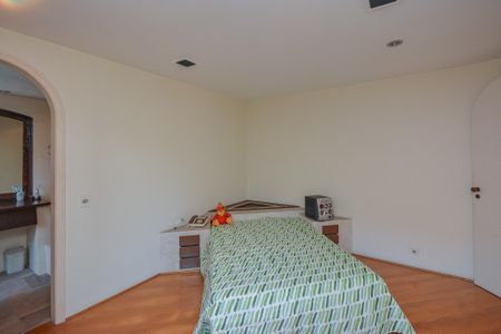 Casa à venda com 639m², 7 quartos e 3 vagas Casa à venda com 639m², 7 quartos e 3 vagasSuíte 3