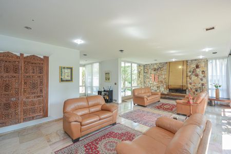 Casa à venda com 639m², 7 quartos e 3 vagas Casa à venda com 639m², 7 quartos e 3 vagasSala