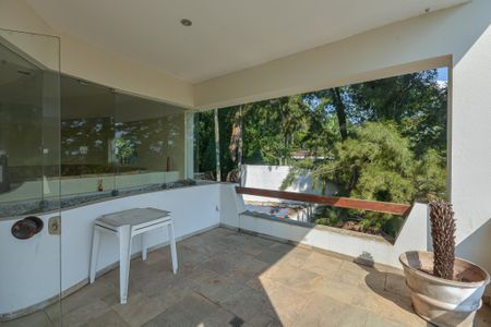 Casa à venda com 639m², 7 quartos e 3 vagas Casa à venda com 639m², 7 quartos e 3 vagasSacada