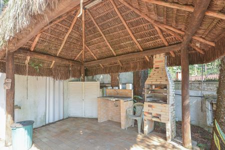 Casa à venda com 639m², 7 quartos e 3 vagas Casa à venda com 639m², 7 quartos e 3 vagasÁrea comum Churrasqueira