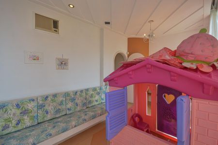 Casa à venda com 639m², 7 quartos e 3 vagas Casa à venda com 639m², 7 quartos e 3 vagasÁrea comum Brinquedoteca