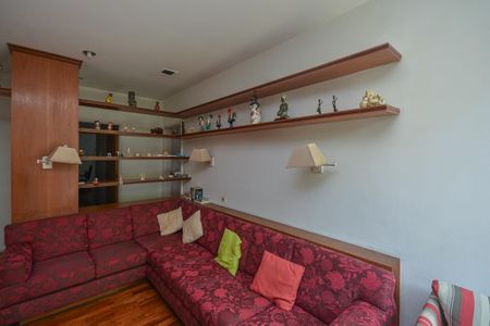 Casa à venda com 639m², 7 quartos e 3 vagas Casa à venda com 639m², 7 quartos e 3 vagasSala de Jantar