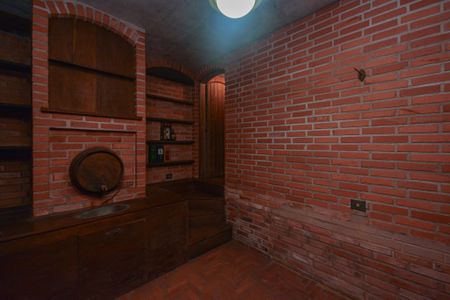 Casa à venda com 639m², 7 quartos e 3 vagas Casa à venda com 639m², 7 quartos e 3 vagasAdega