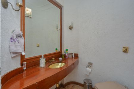 Casa à venda com 639m², 7 quartos e 3 vagas Casa à venda com 639m², 7 quartos e 3 vagasLavabo