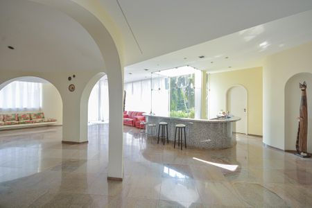 Casa à venda com 639m², 7 quartos e 3 vagas Casa à venda com 639m², 7 quartos e 3 vagasÁrea comum Salão de Festas