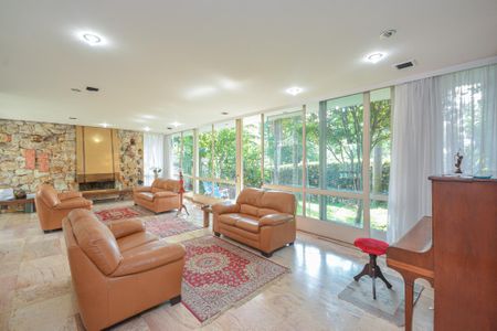 Casa à venda com 639m², 7 quartos e 3 vagas Casa à venda com 639m², 7 quartos e 3 vagasSala