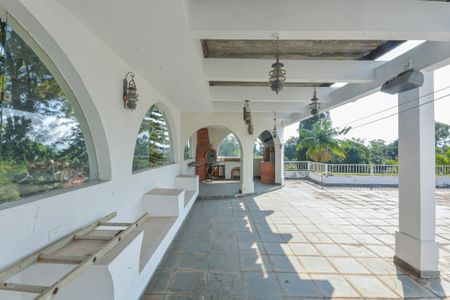 Casa à venda com 639m², 7 quartos e 3 vagas Casa à venda com 639m², 7 quartos e 3 vagasSacada