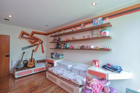 Casa à venda com 639m², 7 quartos e 3 vagas Casa à venda com 639m², 7 quartos e 3 vagasQuarto 3