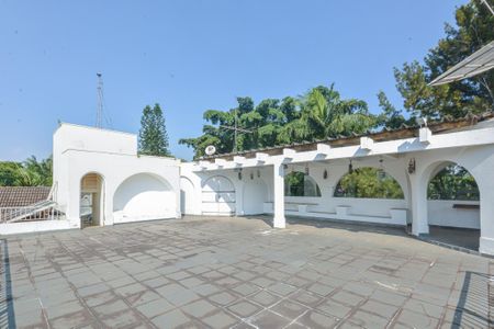 Casa à venda com 639m², 7 quartos e 3 vagas Casa à venda com 639m², 7 quartos e 3 vagasSacada