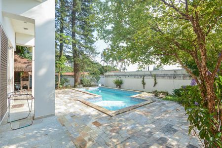 Casa à venda com 639m², 7 quartos e 3 vagas Casa à venda com 639m², 7 quartos e 3 vagasÁrea comum - Piscina