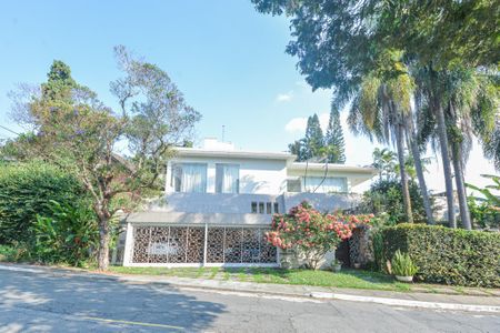 Casa à venda com 639m², 7 quartos e 3 vagas Casa à venda com 639m², 7 quartos e 3 vagasFachada