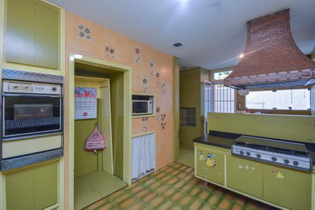 Casa à venda com 639m², 7 quartos e 3 vagas Casa à venda com 639m², 7 quartos e 3 vagasCozinha