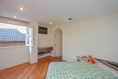 Casa à venda com 639m², 7 quartos e 3 vagas Casa à venda com 639m², 7 quartos e 3 vagasSuíte 3