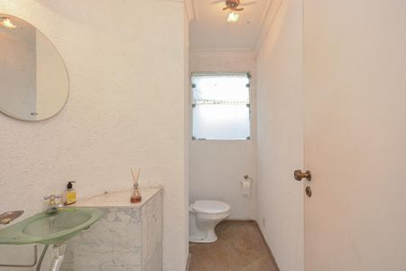 Casa à venda com 639m², 7 quartos e 3 vagas Casa à venda com 639m², 7 quartos e 3 vagasLavabo 2