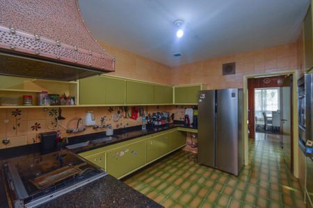 Casa à venda com 639m², 7 quartos e 3 vagas Casa à venda com 639m², 7 quartos e 3 vagasCozinha