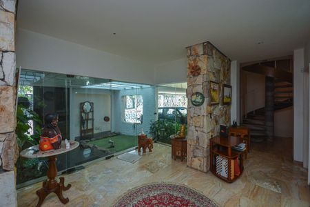 Casa à venda com 639m², 7 quartos e 3 vagas Casa à venda com 639m², 7 quartos e 3 vagasHall de entrada