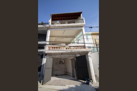 Casa à venda com 216m², 3 quartos e 1 vaga Casa à venda com 216m², 3 quartos e 1 vagaFachada