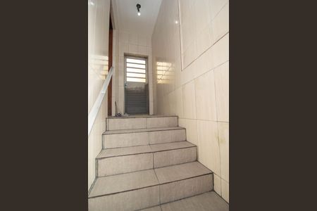 Casa à venda com 216m², 3 quartos e 1 vaga Casa à venda com 216m², 3 quartos e 1 vagaEscada