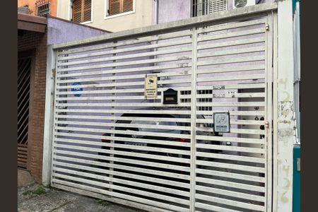 Casa à venda com 120m², 2 quartos e 1 vaga Casa à venda com 120m², 2 quartos e 1 vagaFachada