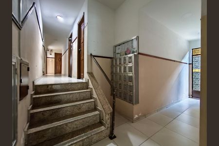 Apartamento para alugar com 73m², 2 quartos e sem vaga Apartamento para alugar com 73m², 2 quartos e sem vagaÁrea comum - Escada