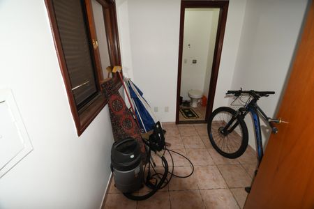 Casa de condomínio para alugar com 420m², 4 quartos e 7 vagasQuarto de Serviço