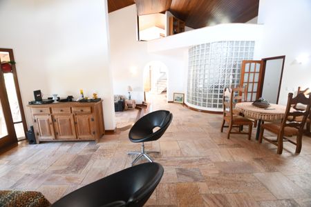 Casa de condomínio para alugar com 420m², 4 quartos e 7 vagasSala