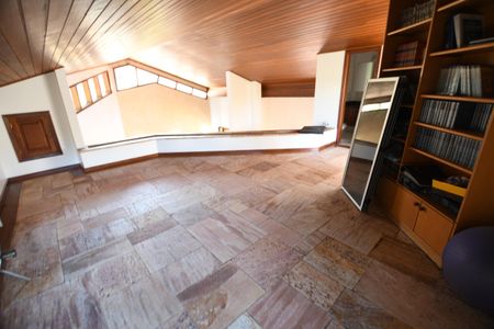 Casa de condomínio para alugar com 420m², 4 quartos e 7 vagasSala - Mezanino