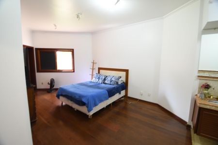 Casa de condomínio para alugar com 420m², 4 quartos e 7 vagasQuarto Suíte 4