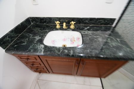 Casa de condomínio para alugar com 420m², 4 quartos e 7 vagasBanheiro 5