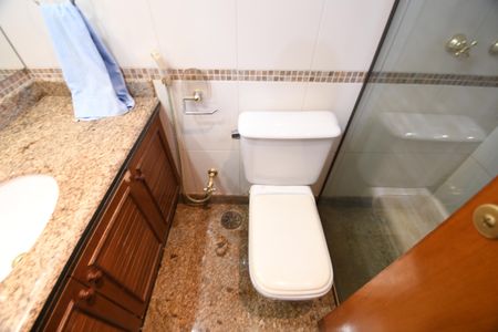 Casa de condomínio para alugar com 420m², 4 quartos e 7 vagasSuíte Banheiro 2