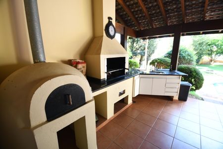 Casa de condomínio para alugar com 420m², 4 quartos e 7 vagasChurrasqueira