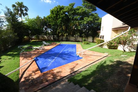 Casa de condomínio para alugar com 420m², 4 quartos e 7 vagasPiscina